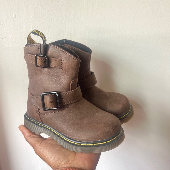 Dr. Martins - Picture 1 of 4